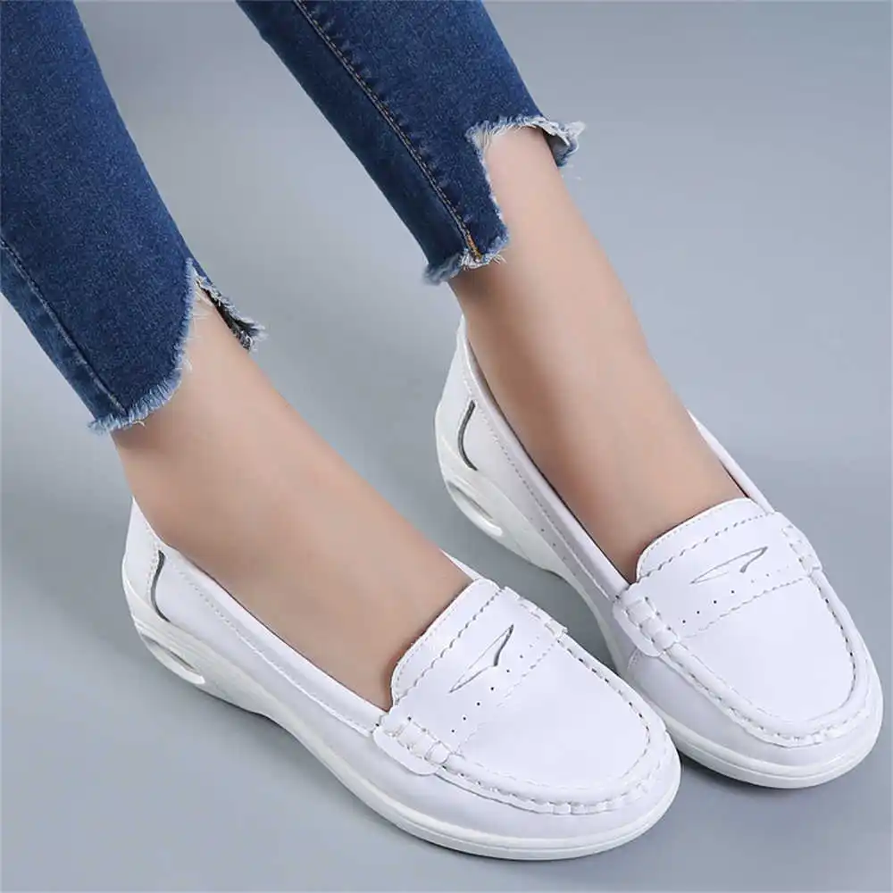 Thick Sole Slipon White Traine - огляд і ціна Young Men'S Grooming Kit