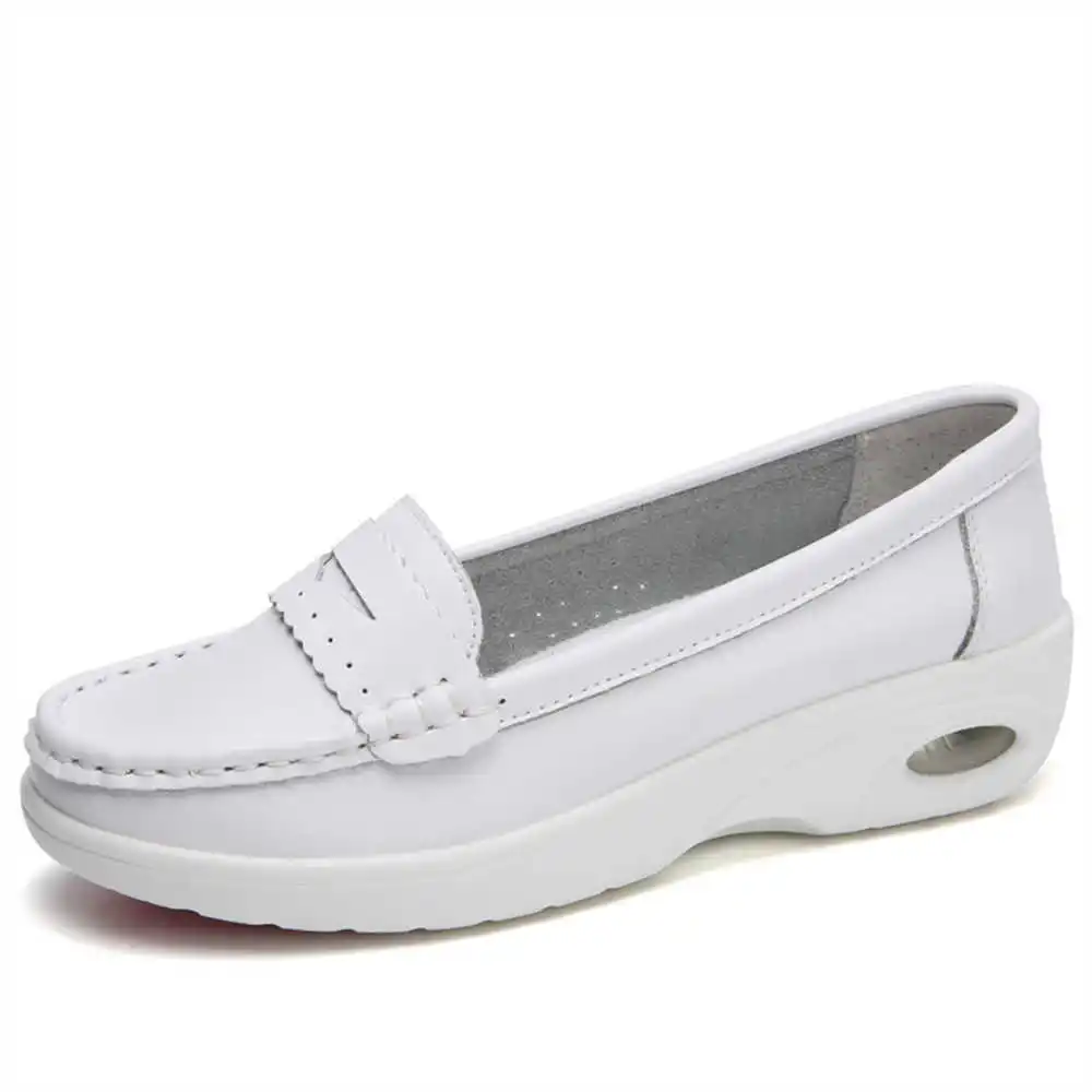 Thick Sole Slipon White Traine - огляд і ціна Young Men'S Grooming Kit