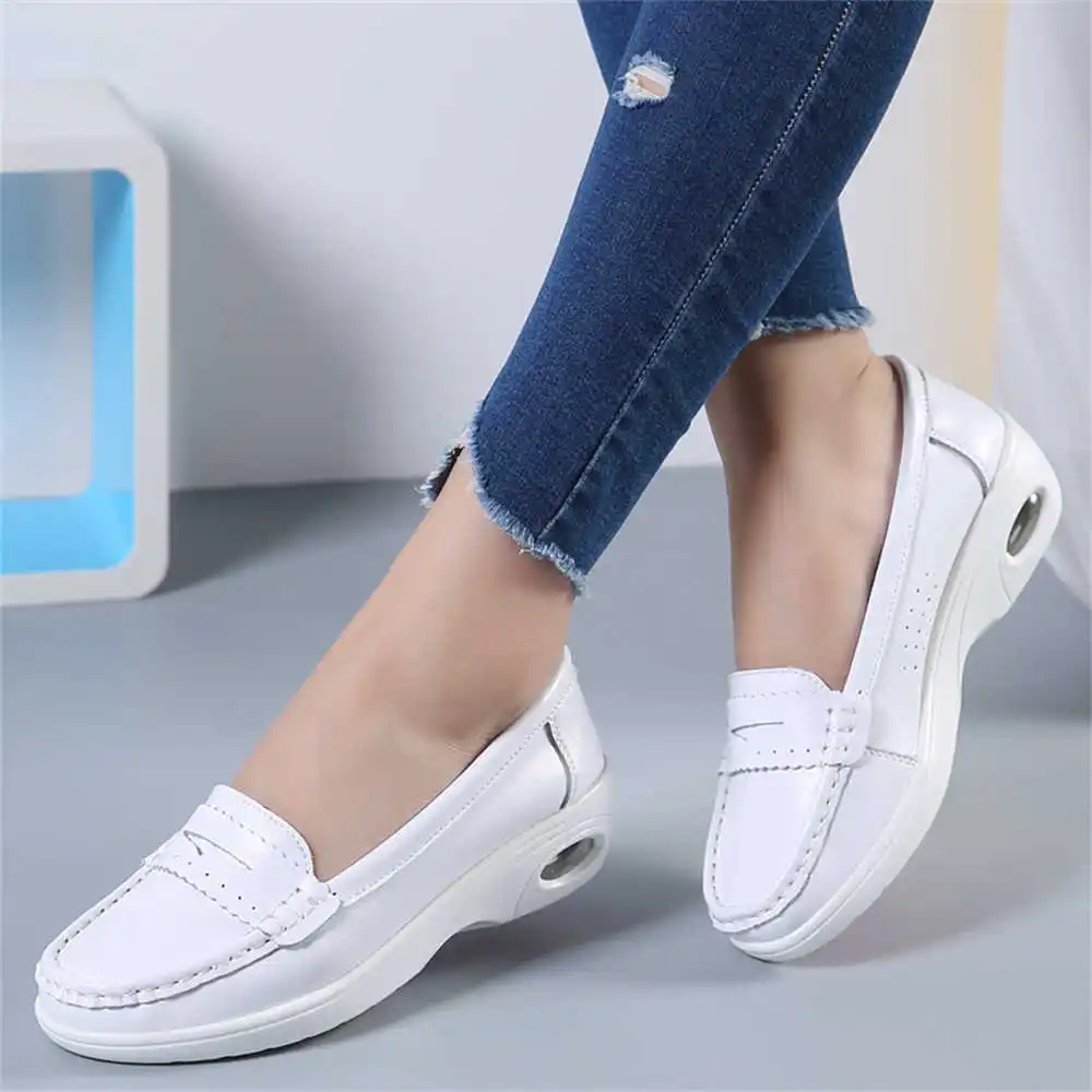 Thick Sole Slipon White Traine - огляд і ціна Young Men'S Grooming Kit