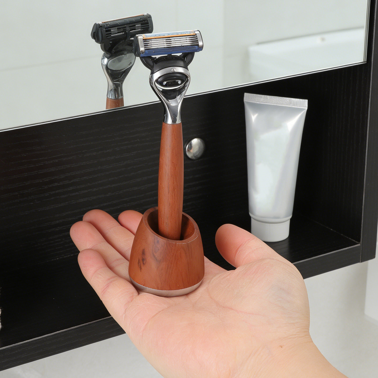 Two-Tone Metal Shaving Holder  - огляд і ціна Men'S Grooming Brush